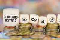 Würfel mit der Aufschrift Deckungsbeitrag