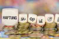 Würfeln mit Aufschrift und Zeichen